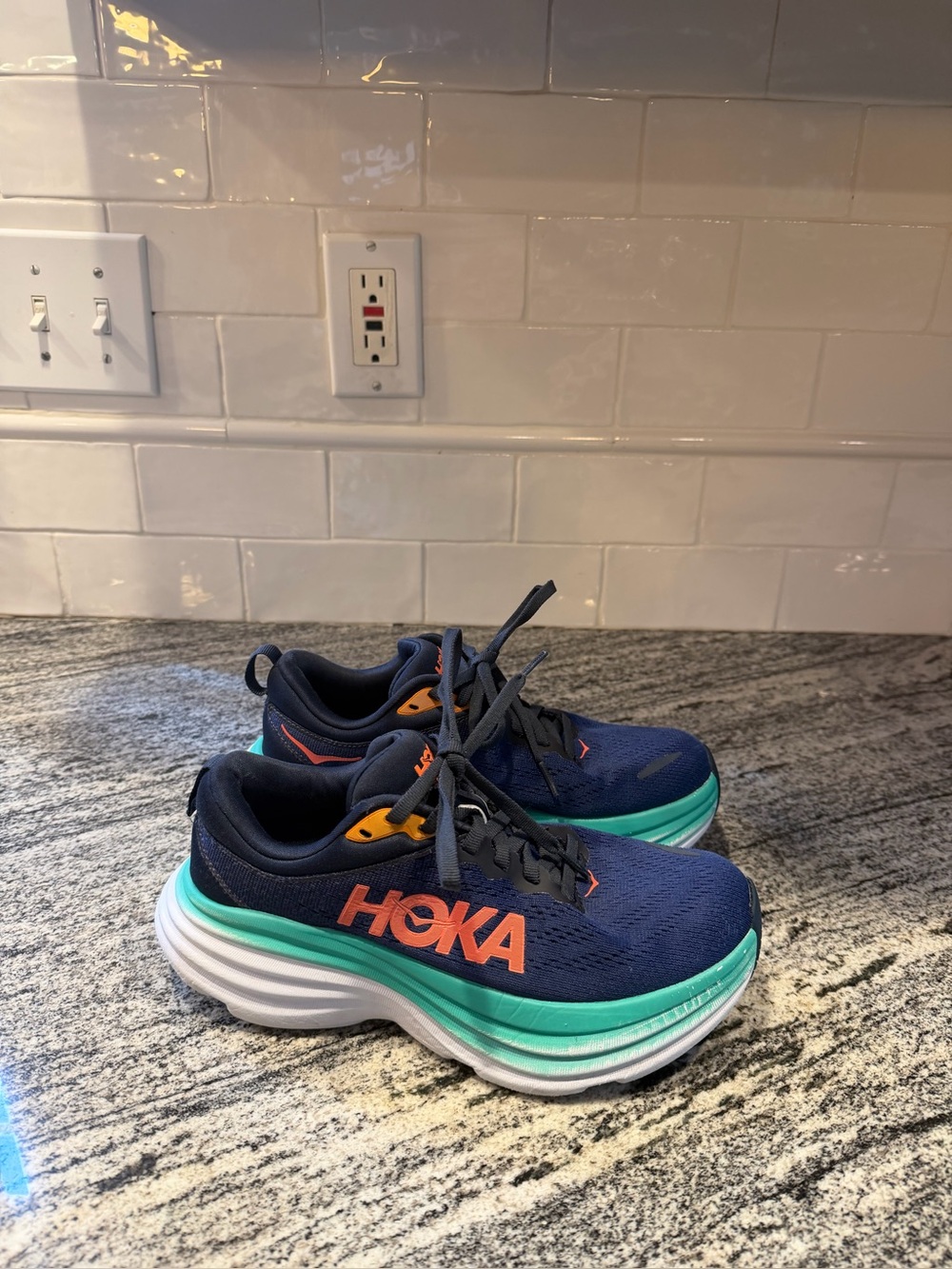 Women’s Hoka Bondi 8 Size 6